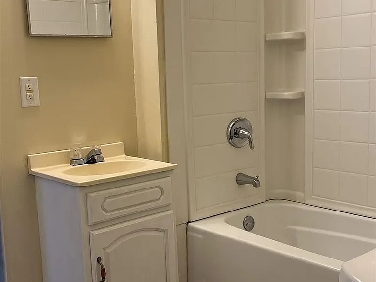 2621 Dr Carver Rd — Photo 5