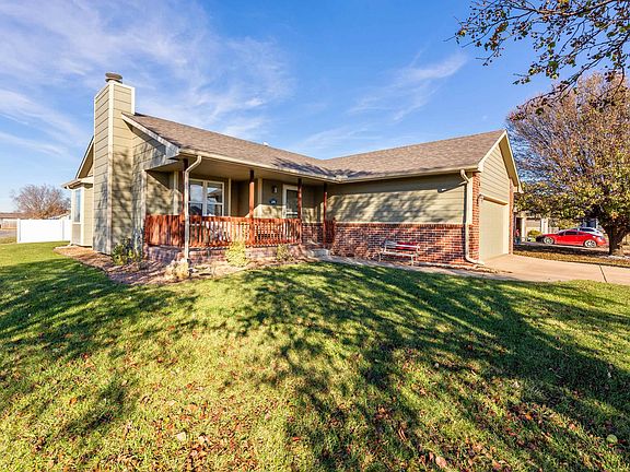 3rd image of 848 N Sunrise Cir