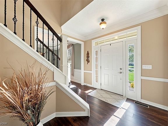 3rd image of 35982 Falcon Crest Ave