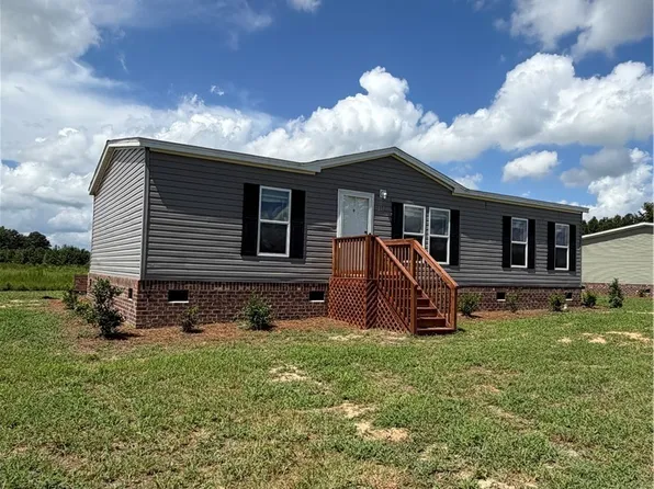 888 Roberta Rd, Fairmont, NC 28340