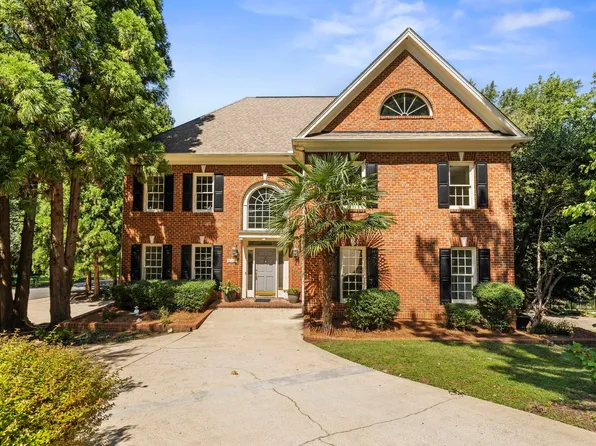 3 Club Forest Ln, Greenville, SC 29605