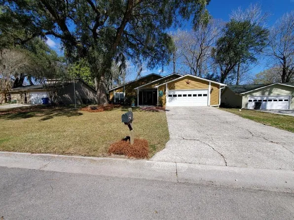 5880 Ryans Bluff Rd, North Charleston, SC 29418