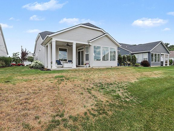 5th image of 2942 Isle Water Dr