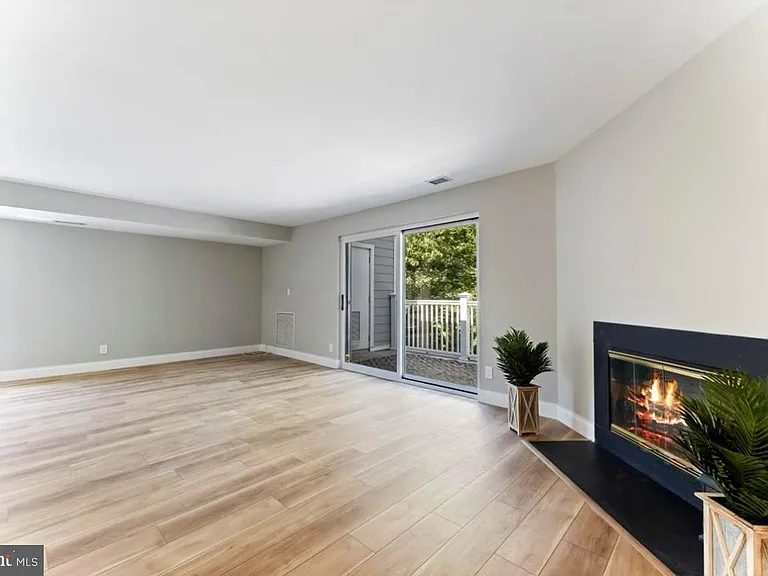 1750 Oakwood Ter #16C — Photo 13