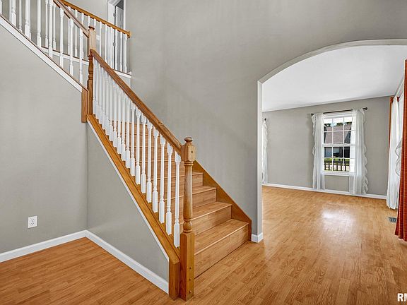 2nd image of 100 Stone Creek Ct