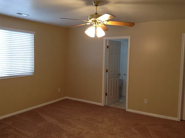 555 E 700 N — Photo 10