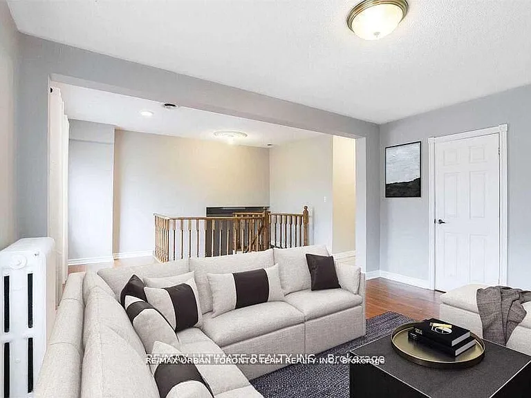 745 Coxwell Ave #UPPER — Photo 5