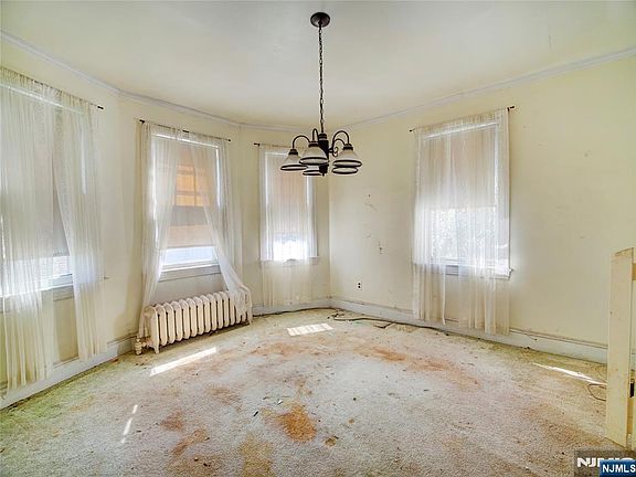 4th image of 80 E Grove St