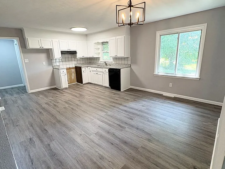 1004 N Dixie Hwy — Photo 3