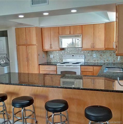 1st image of 520 Orton Ave APT 204