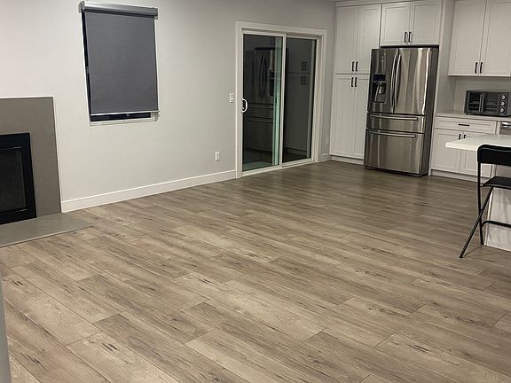2nd image of 6463 Mammoth Ave #B
