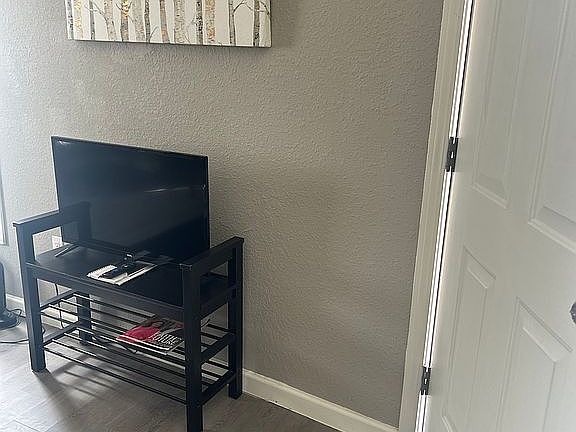 4th image of 4102 Manila St