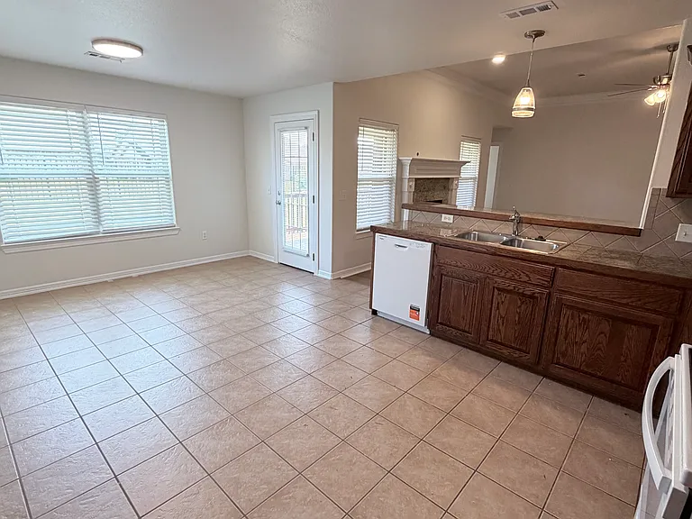 696 Galleon Ave — Photo 13