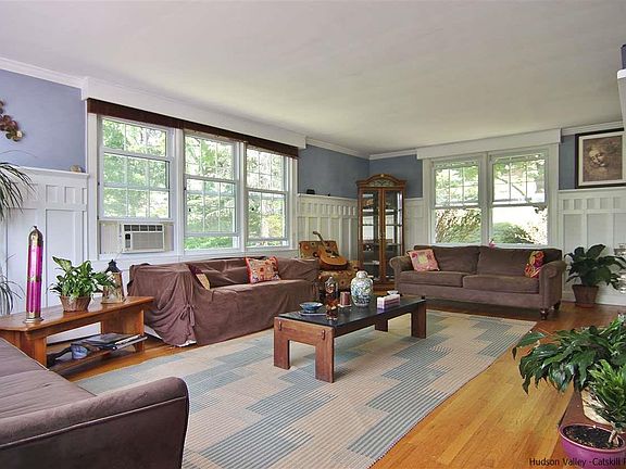 4th image of 454 Hillside Dr