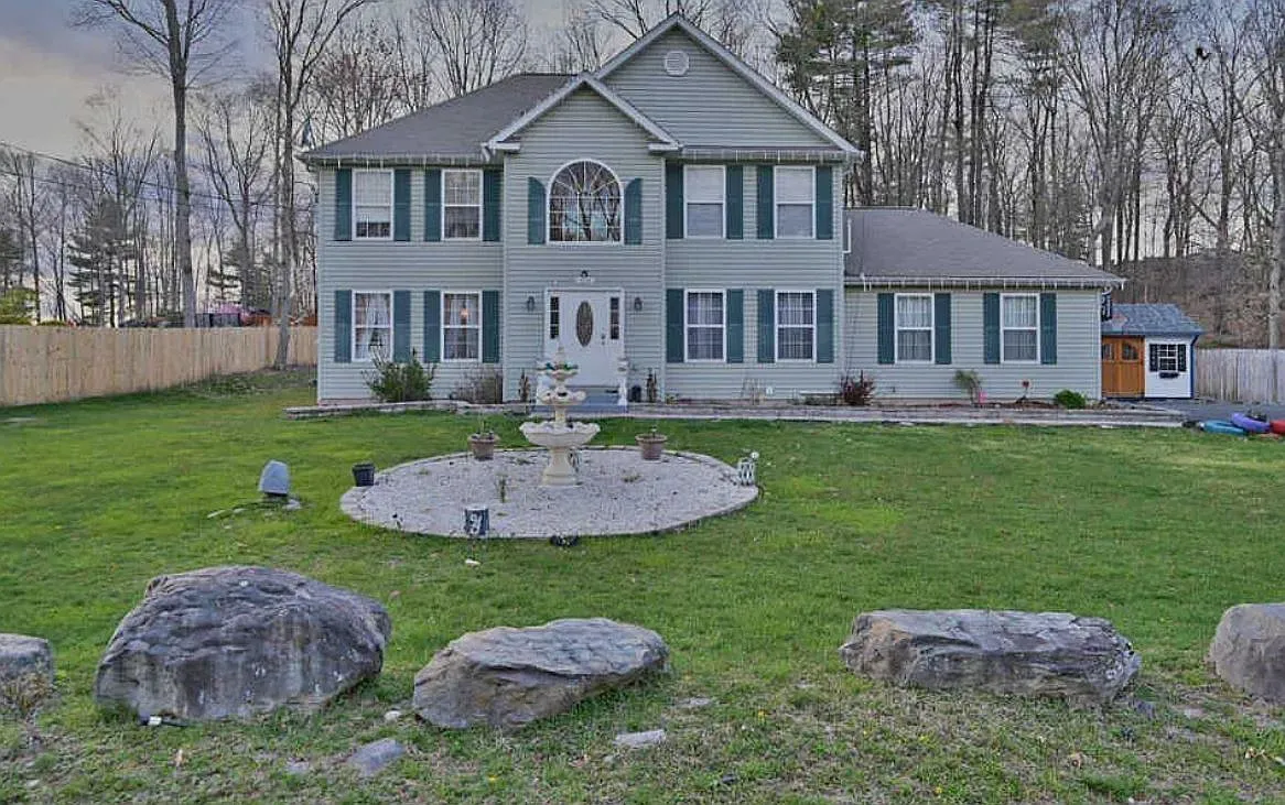 2020 Gorden Ridge Dr photo 1