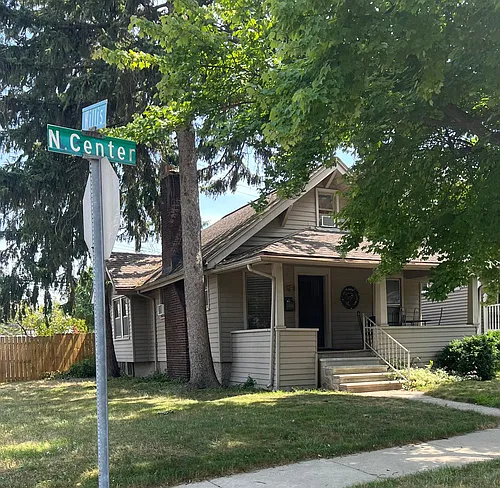 612 N Center St Photo 1