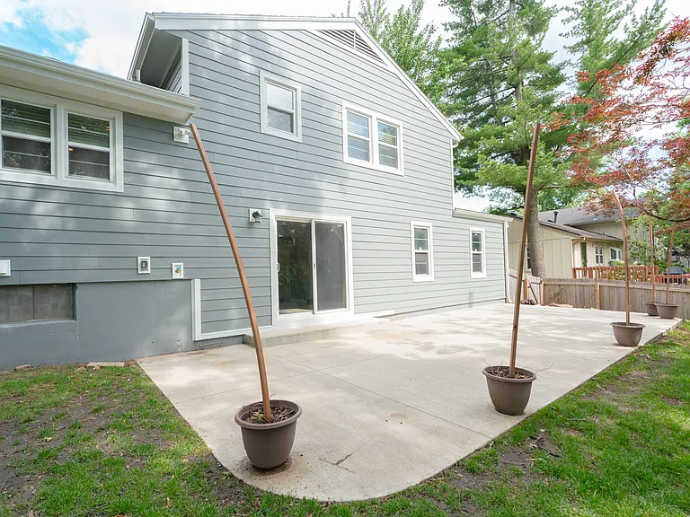 9300 Outlook Dr — Photo 24