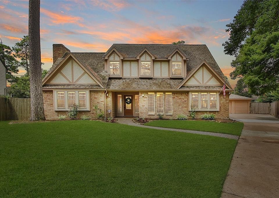 Welcome Home to your new beautiful home! In a cup-de-sac!!3-car garage and nice long driveway!