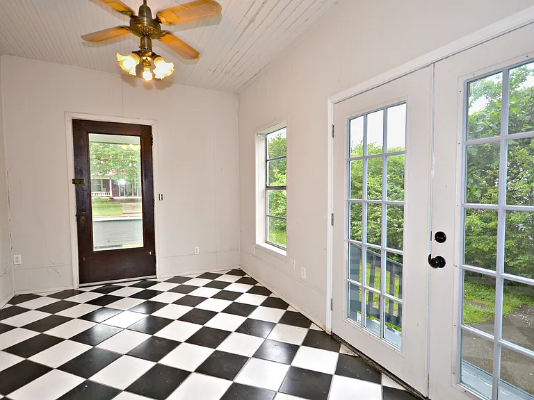 1402 E Chaffin St — Photo 13