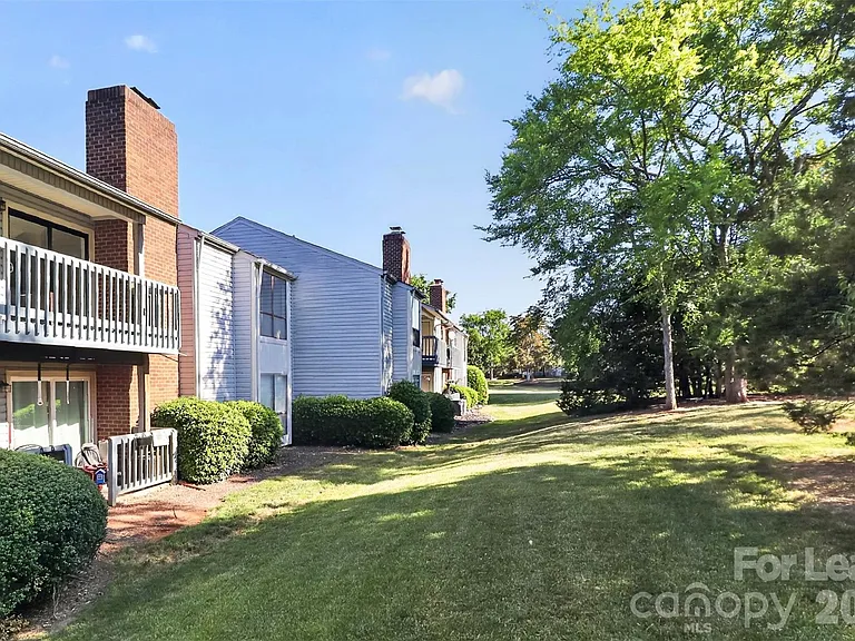 11029 Harrowfield Rd — Photo 37
