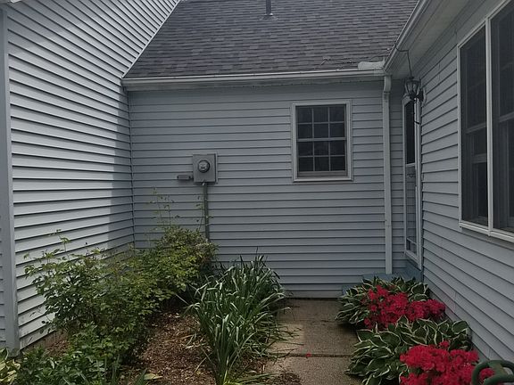 Walkway to front 