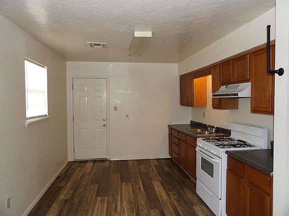 5th image of 1406 NW Ozmun Ave
