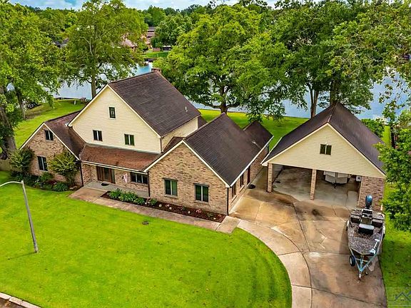 3rd image of 312 Lake Crescent Cir