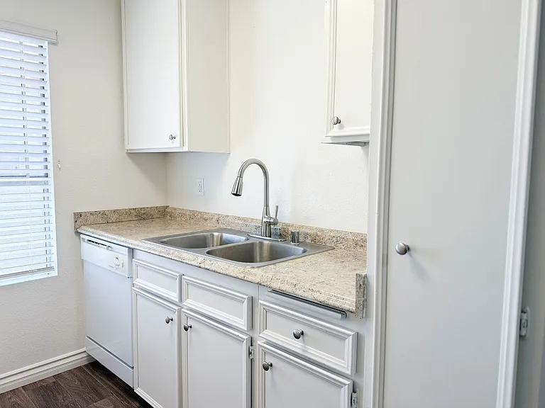 Parkview Poway Apartments — Photo 23