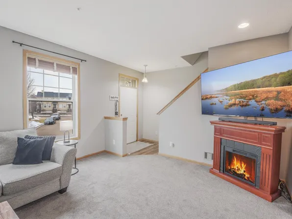 11316 Fergus St NE Unit E, Blaine, MN 55449