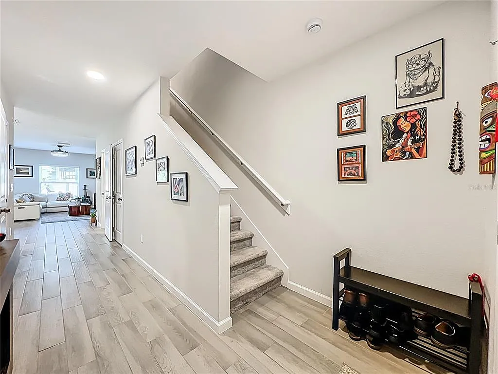 3 bed, 2.5 bath, 1484 sqft, $2,400 — Photo 4