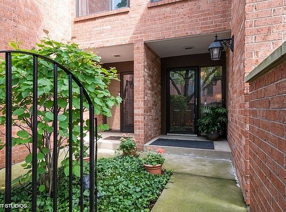2nd image of 19W234 Gloucester Way N