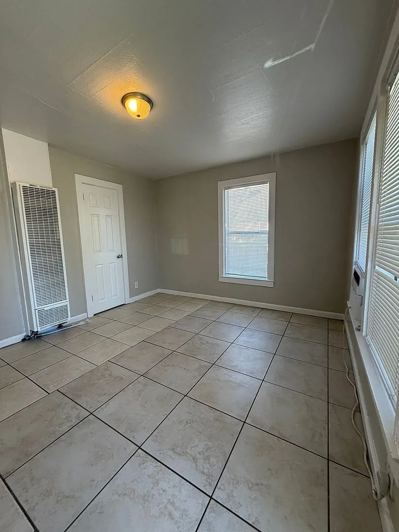 741 E. Mariposa 1 Bedroom 1 Bathroom Duplex Tulare — Photo 3