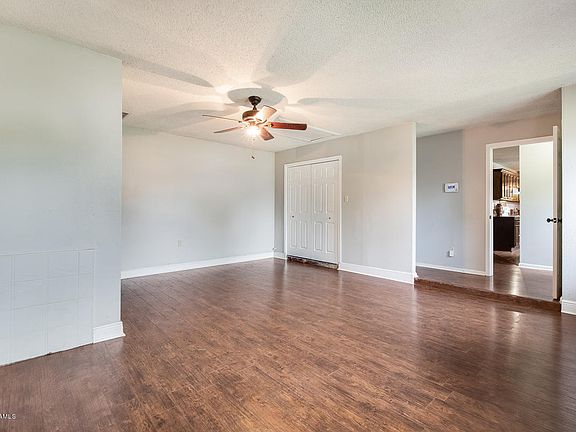 2nd image of 112 Briar Green Dr