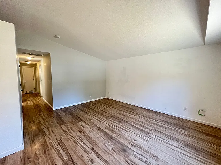 8456 SE 75th Pl — Photo 3