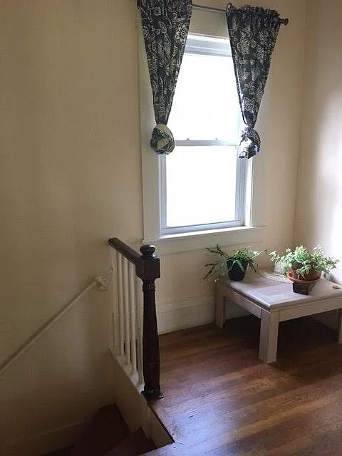 Small nook on 2nd floor with large closet