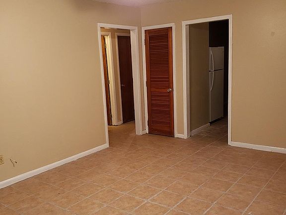 3rd image of 4218 Julia St #B
