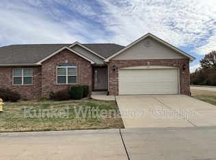 47 Oak Pointe Cir, Belleville, IL