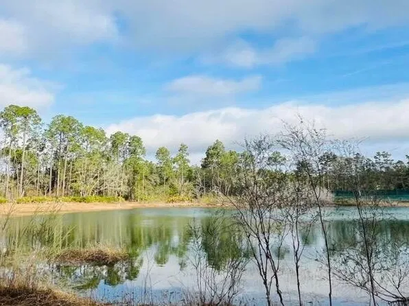 215 White Oaks Blvd, Southport, FL 32409