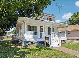 304 N Chiles St, Carlinville, IL 62626