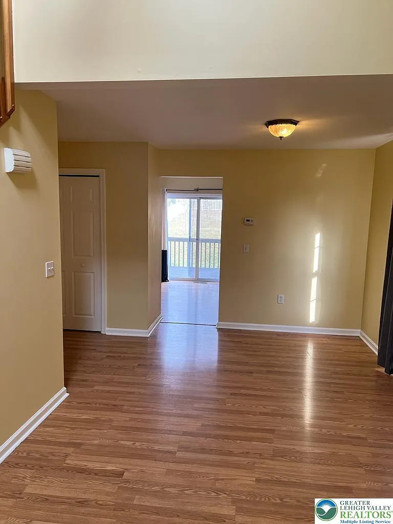 3 bed, 4.0 bath, 2148 sqft, $2,699 — Photo 4