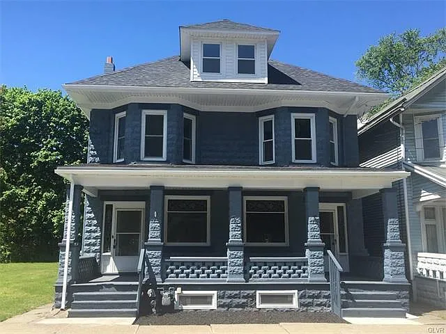 696 Main St
