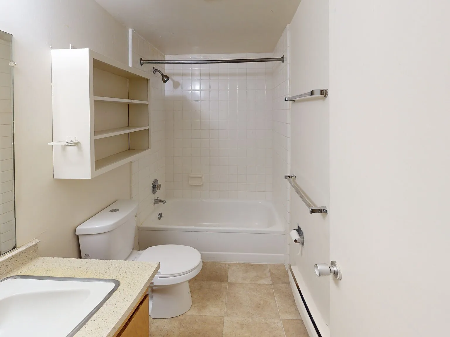 Studio, 390 sqft, $1,300 — Photo 2