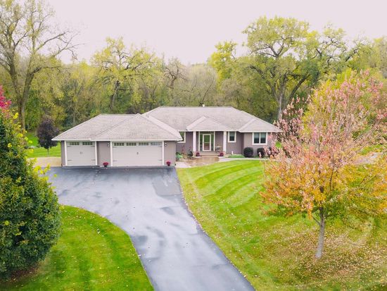 882 Yellowstone Trl, Hudson, WI 54016