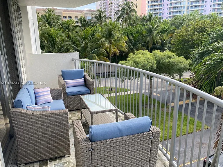 210 Sea View Dr — Photo 7