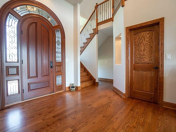 4th image of 9433 Highland Ct