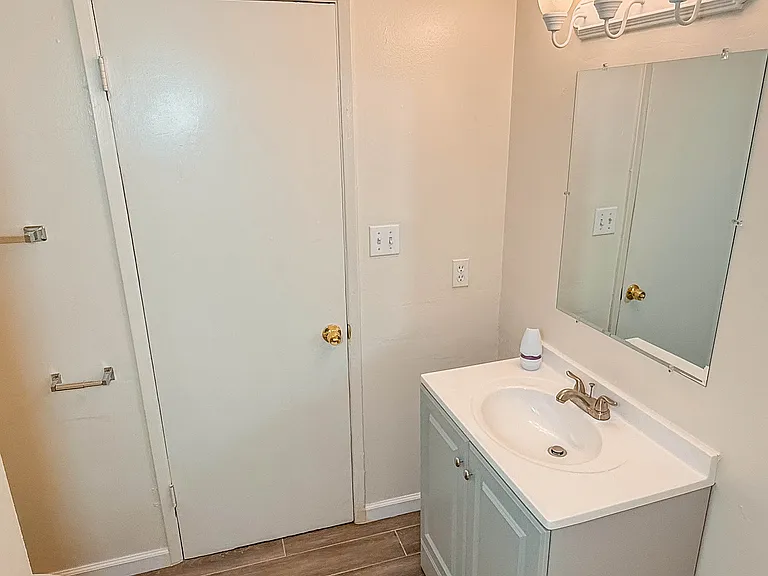 609 Grace St #D — Photo 14