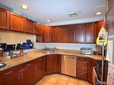 100 Cuttermill Rd #4V — Photo 8