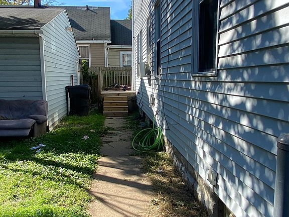 4th image of 1928 W 58th St #2