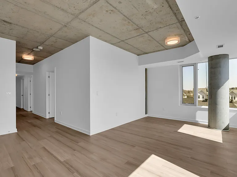 36 Robinson Ave — Photo 52