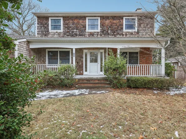 15 Yorktown Road, East Setauket, NY 11733